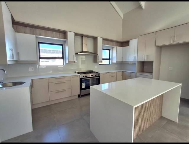 3 BEDROOM HOUSE FOR SALE IN BRITANNIA BAY